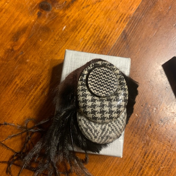 vintage brooch with feather - Picture 5 of 7